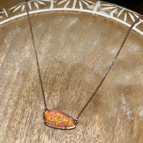 Kendra Scott Cami Necklace in Rose Gold & Coral Kyocera Opal - Picture 2 of 16